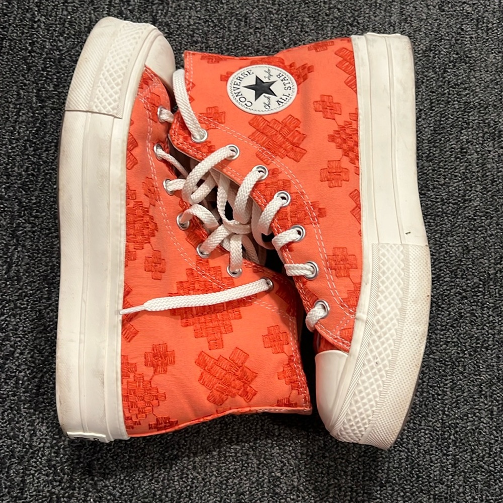 WORN TWICE EMBROIDERED PLATFORM CONVERSE